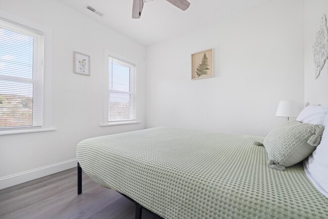 Building Photo - 724 Holston St