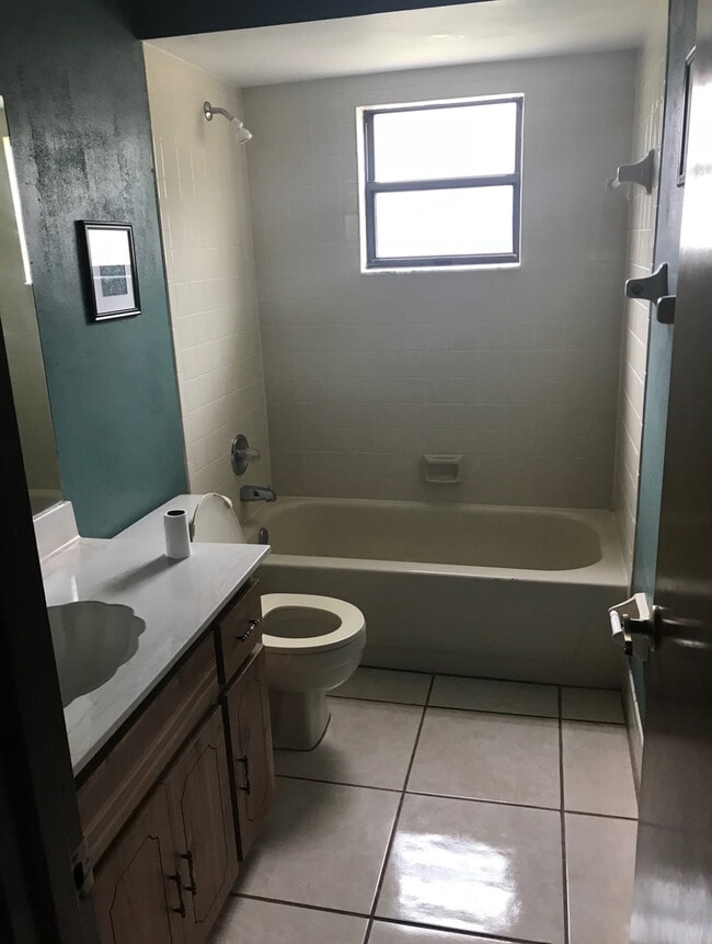 Building Photo - 1096 Willow Wood Dr