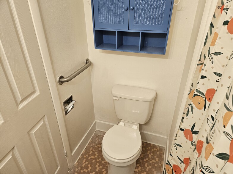 Building Photo - 2211 Patou Dr W