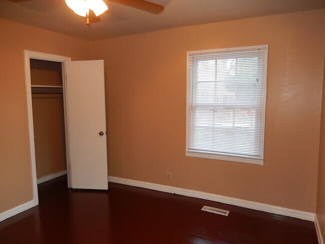 Building Photo - SPACIOUS Quincy 2/1 w/ Wood Floors, All New Windows, New Deck, over 1200 sq ft, & More! $1095/mon...
