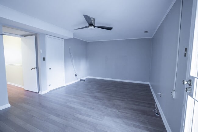 Building Photo - 8202 Ashford Blvd