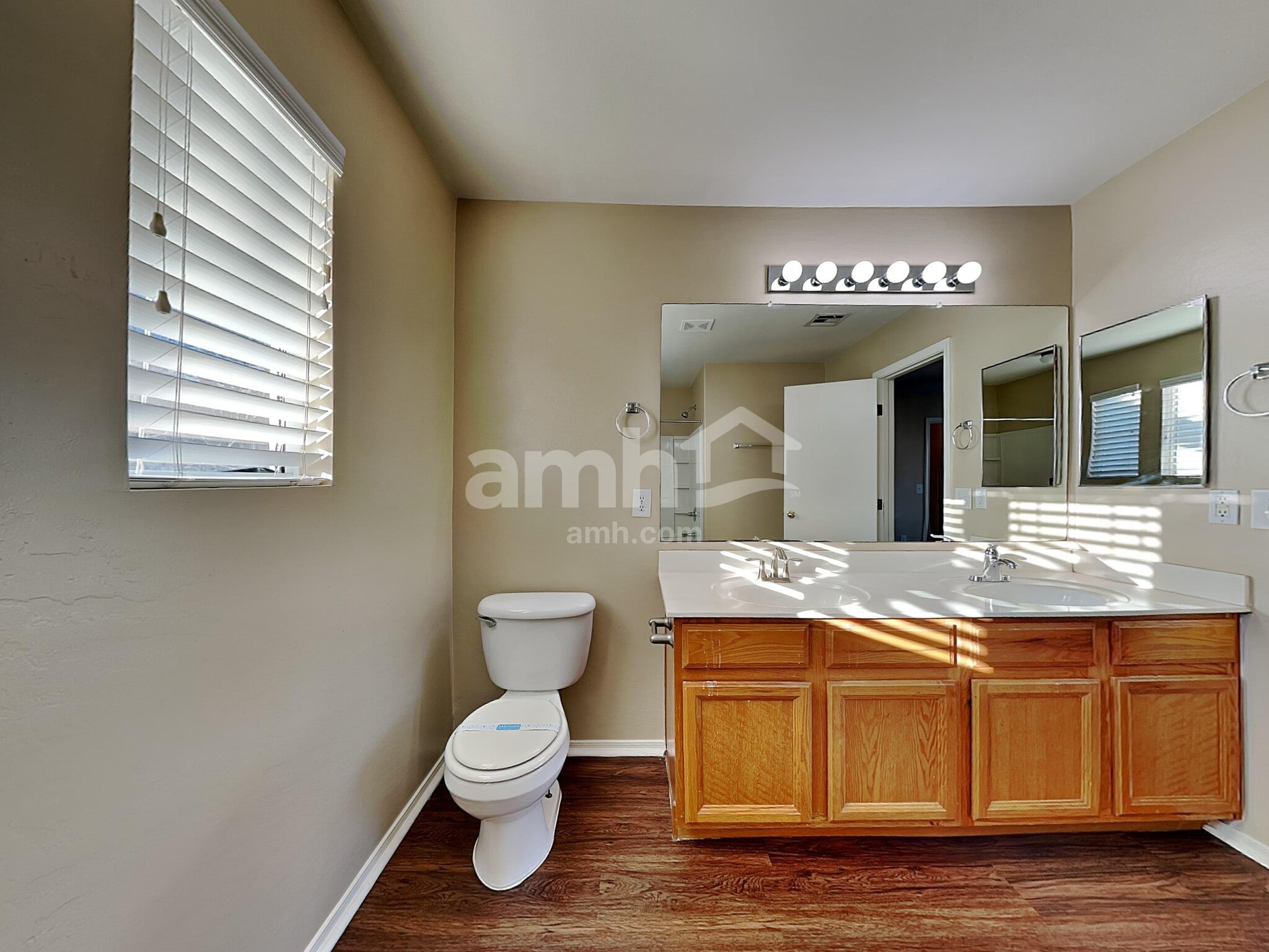 Building Photo - 1521 S 122nd Ave