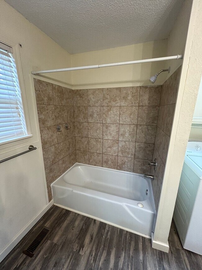 Building Photo - 1551 AR-247