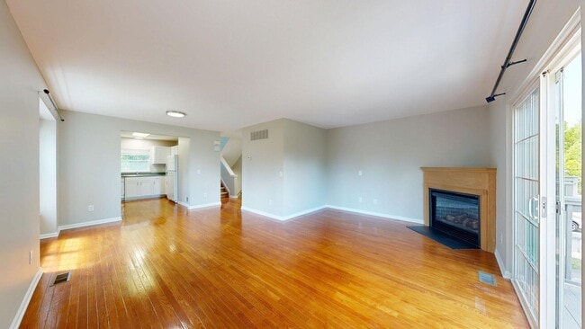 Building Photo - 3120 Promenade Cir