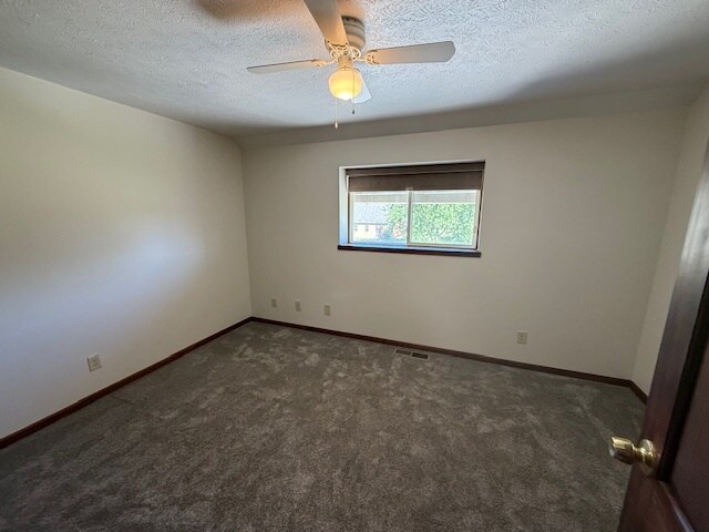 Building Photo - 5267 Center Rd