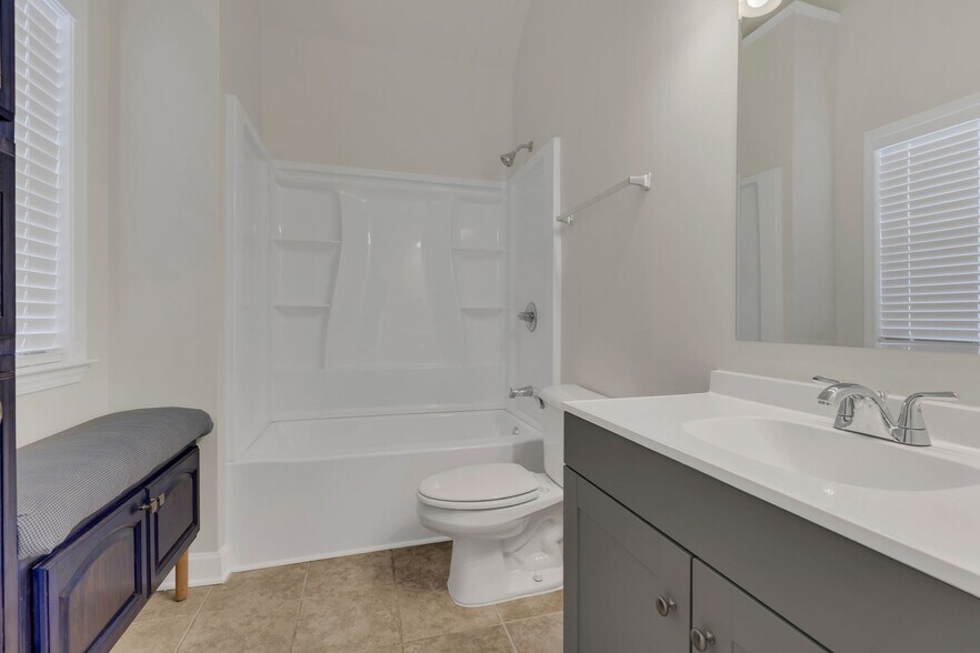 Building Photo - 2271 Dewey Dr