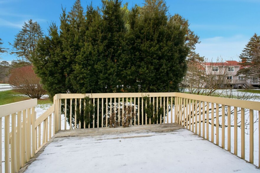 Building Photo - 193 The Meadows