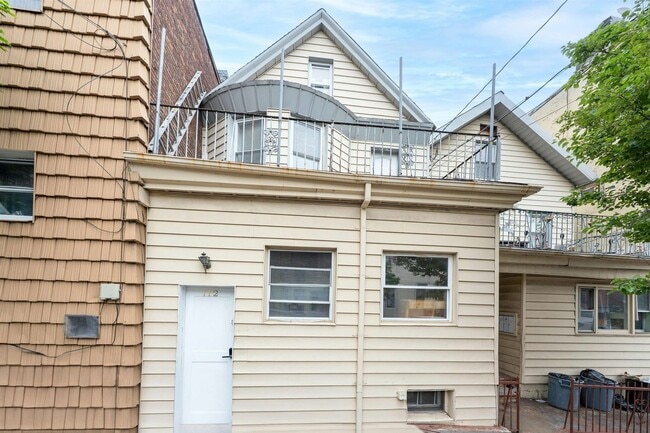 Building Photo - 112 34th St