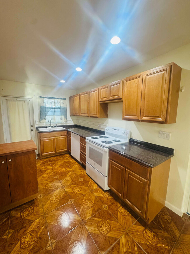 Building Photo - 782 Orchid Dr
