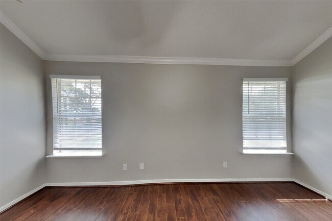 Building Photo - 7918 Hidden Oaks Ln