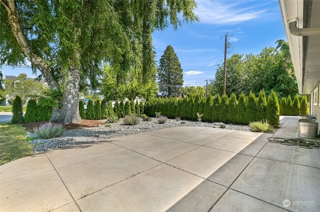 Building Photo - 1116 McLean Rd