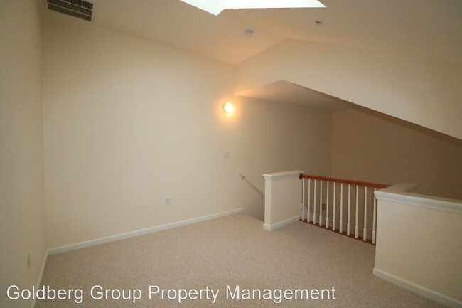 Building Photo - 6522 Lake Park Dr