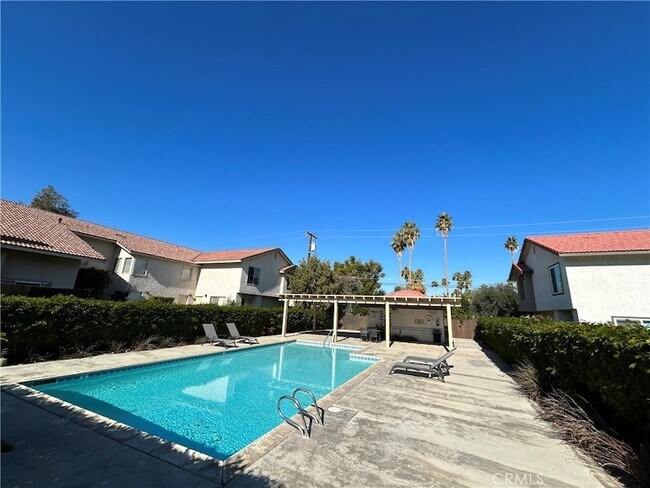 Building Photo - 74606 Driftwood Dr