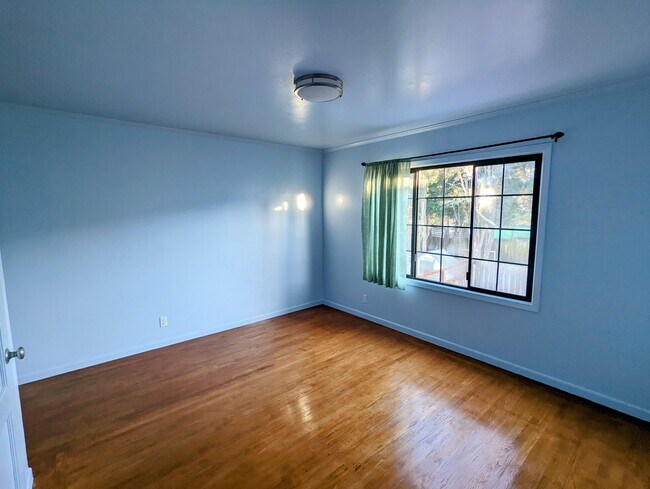 Bedroom 1 (upstairs) - 2337 Vicente St