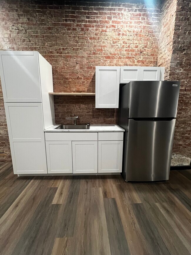 Building Photo - Berkely Manor