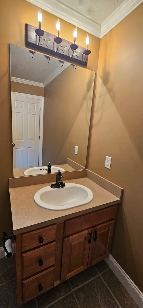 Building Photo - Welcome to this stunning 4 bedroom, 3 bath...
