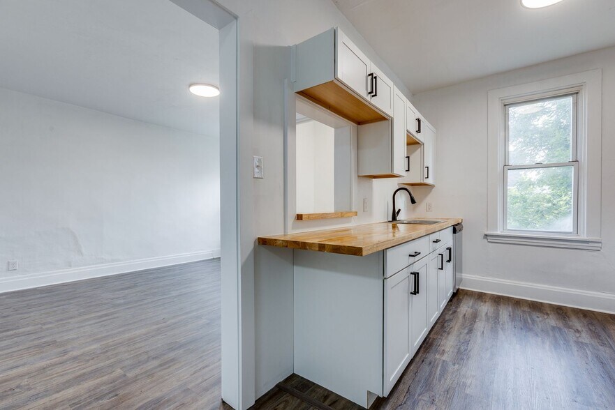 Building Photo - 623 Lillian St