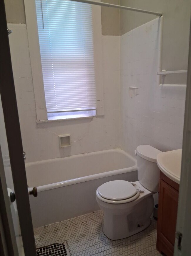Building Photo - 415 Belgravia Ct