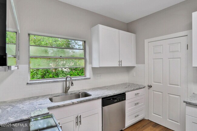 Building Photo - 2578 Haldumar Terrace