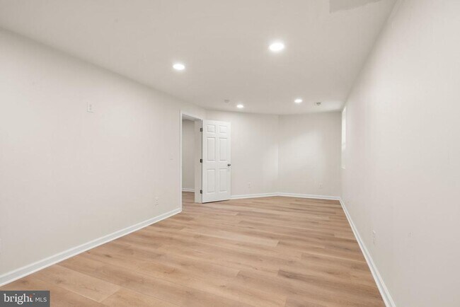 Building Photo - 13647 S Springs Dr