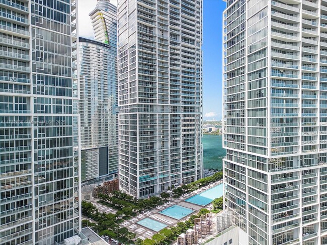 Building Photo - 485 Brickell Ave