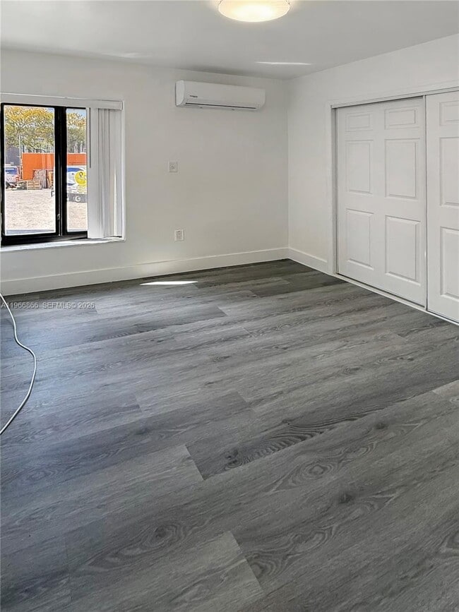 Building Photo - 852 SW 1st St