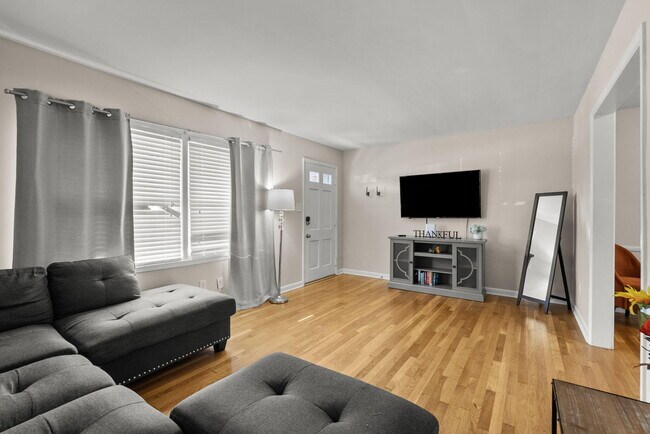 Building Photo - 129 Greenbriar Rd