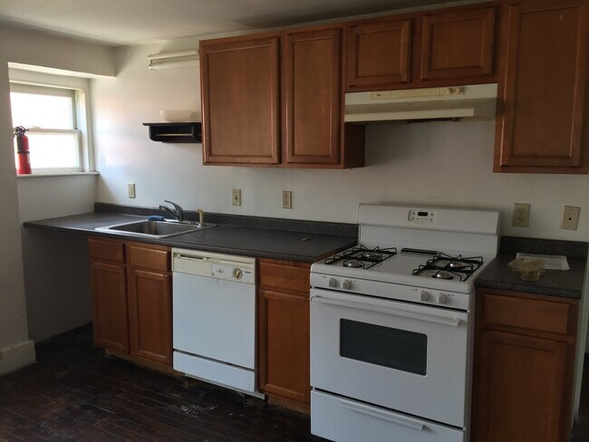 Building Photo - 120 Main St.