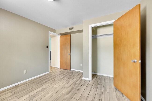 Building Photo - 4220 Edwinstowe Ave