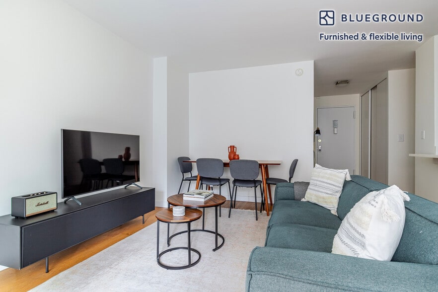 Building Photo - 279 E 44th St