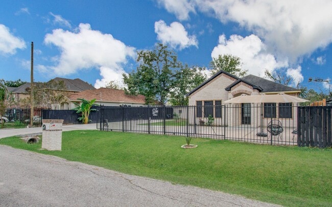 Building Photo - 8040 Howton St