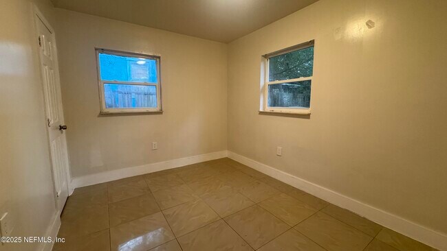 Building Photo - 1052 Maynard St