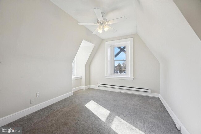 Building Photo - 222 Henderson Ave