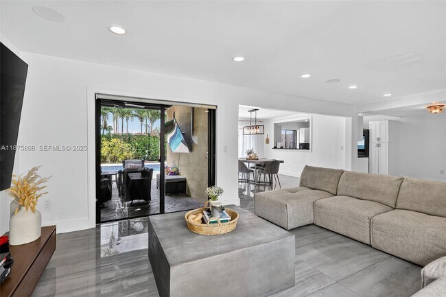 Building Photo - 20424 NE 10th Ct Rd