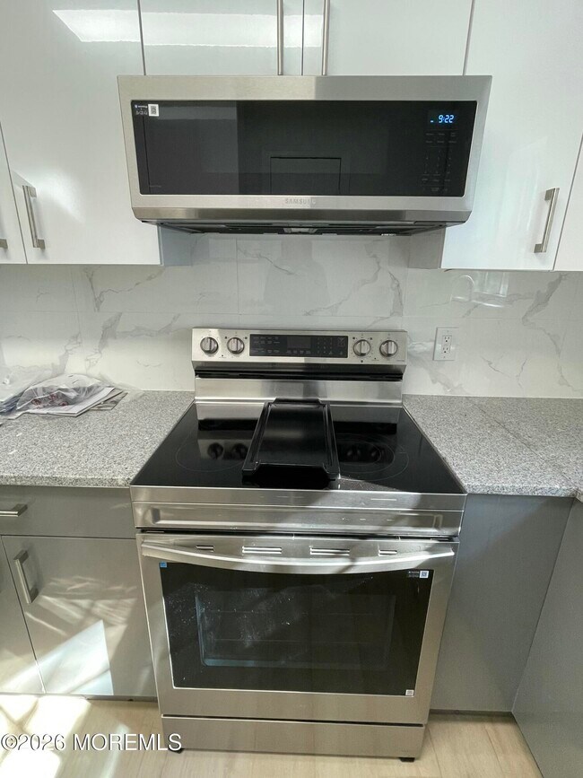 Building Photo - 65 Cedar Ave