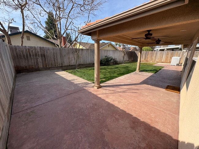 Building Photo - NW Visalia Home coming soon!