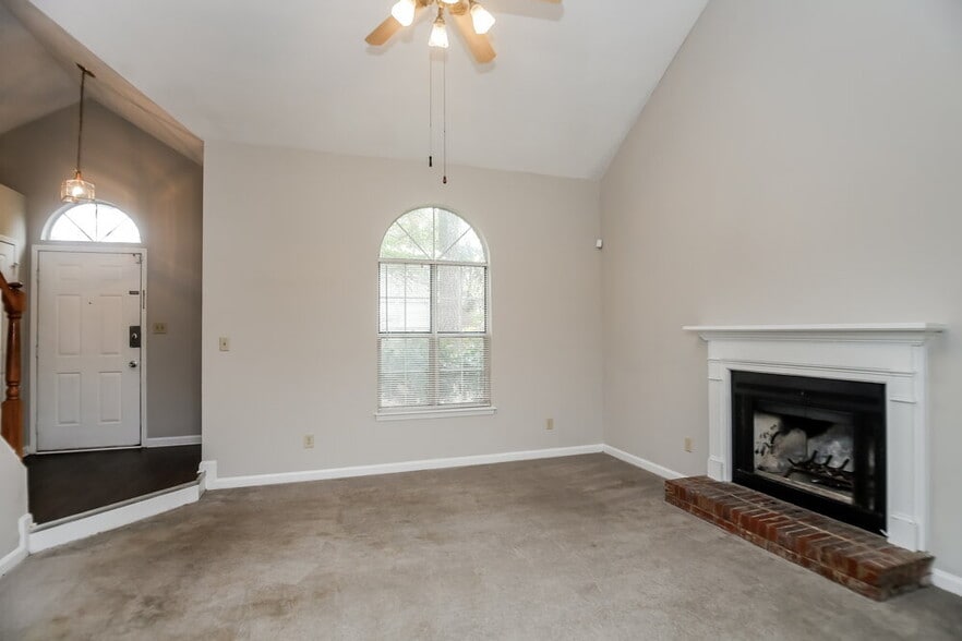 Building Photo - 1791 May Glen Dr NW
