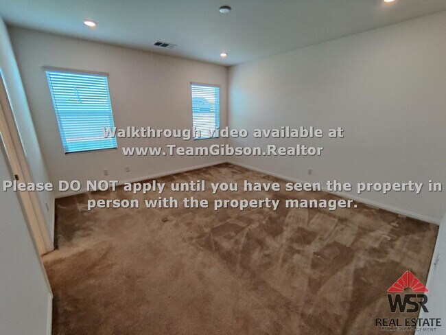 Building Photo - Large 3 Bedroom/ 2 bathroom Home with an O...