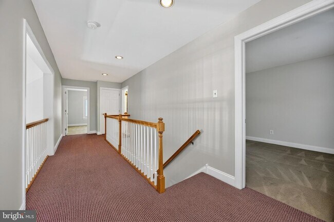 Building Photo - 563 Gramercy Ln