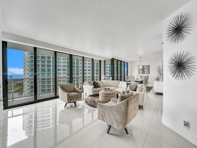 Building Photo - 20281 E Country Club Dr