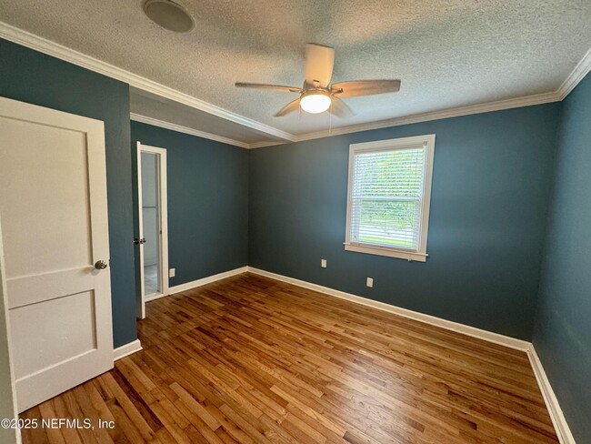 Building Photo - 1327 Azalea Dr