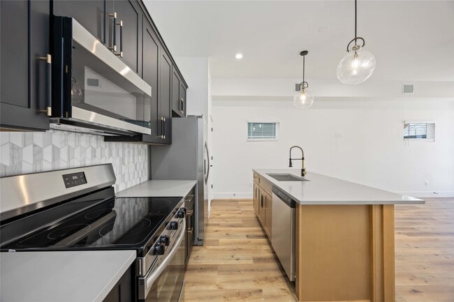 Building Photo - 8013 Cora St