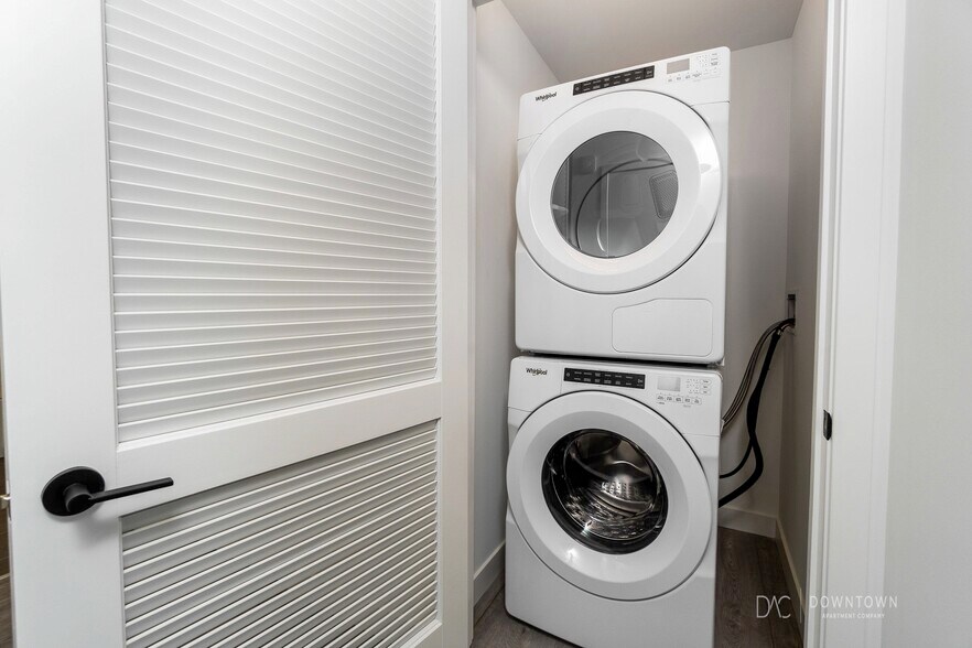 Building Photo - 823 W Madison St