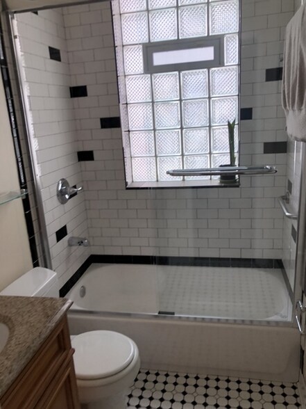 Building Photo - 1315 Park Rd NW