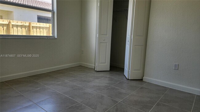 Building Photo - 2965 SE 23rd Ave