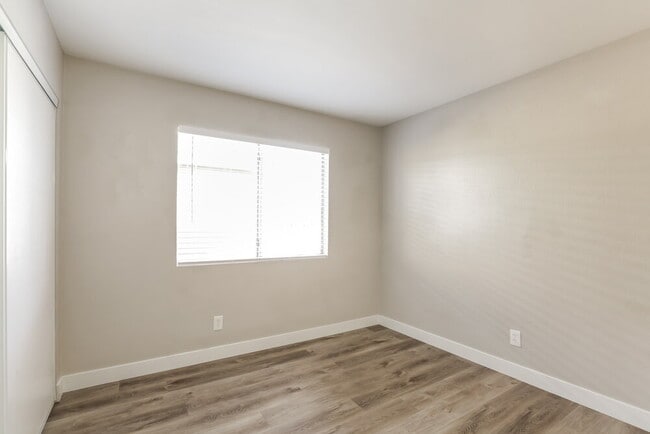 Building Photo - 2435 Sunset Peak St