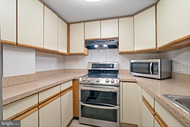 Building Photo - 1040 Deer Ridge Dr