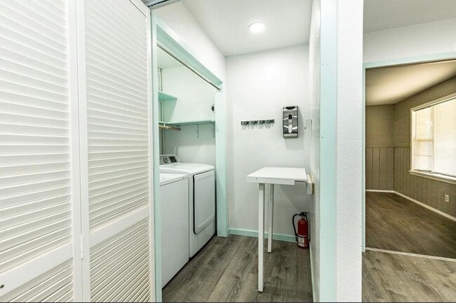 Building Photo - Spacious 4 bedroom 2 bathroom close to Texas Tech!