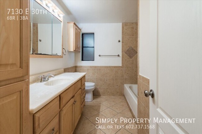 Building Photo - 4 bedroom 2 bath main house with a 2 bed 1...