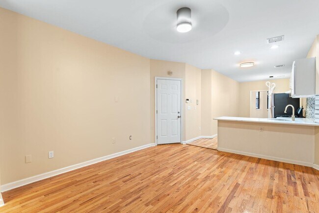Building Photo - 378 Baldwin Ave